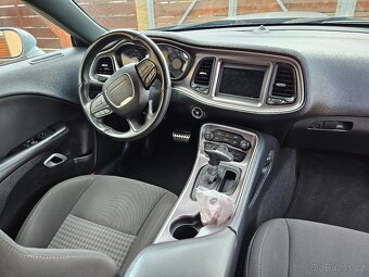 Dodge Challenger 5.7 Hemi NEHAVAROVANÉ - 14