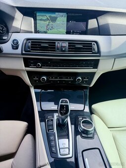 BMW F10 535d xDrive/M paket/Top výbava/102.000km - 14