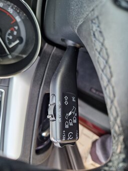 ŠKODA SUPERB 2.0 TDI XENONY MANUÁL - 14