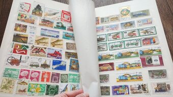 Album se známkami červený - 14