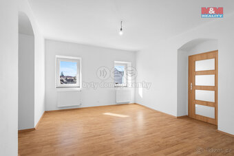 Rodinný dům 6+1 370m2, Klobuky, Kladno - 14