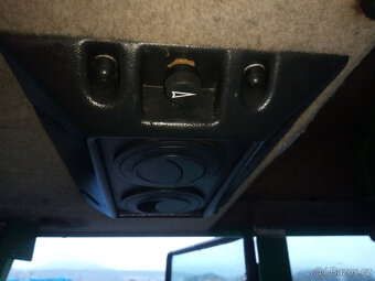 MALOTRAKTOR JOHN DEERE S ČELNÍM NAKLADAČEM - 14