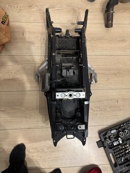 Podsedadlovy ram a plast na Suzuki Gsxr 1000 03-04 - 14