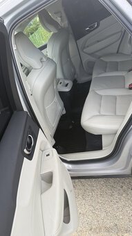 olvo XC60 2.0 B4 mHEV Plus Bright AWD A/T - 14