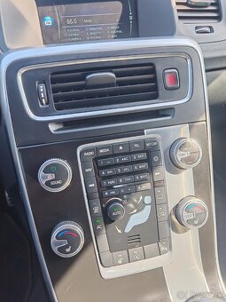 Volvo S60 2.0 T3 R-Design 112 kW - 14