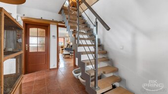 Velký rodinný dům 6 + 2, na pozemku 1.067 m2, Tuchoměřice, P - 14