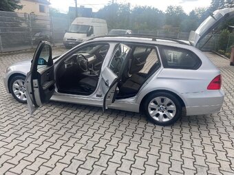 BMW 320i combi 110kw 2006, velmi slušný stav - 14