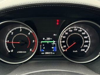 Mitsubishi Outlander 2.2Di-D 130kW 4x4, nez. topeni, 7míst - 14