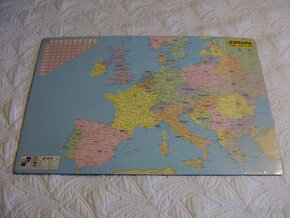 ENCYKLOPEDIE A ŠKOLNÍ ATLASY A PODLOŽKY NA STŮL - 14