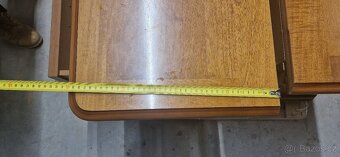 Masivní komoda a dva noční stolky - 14