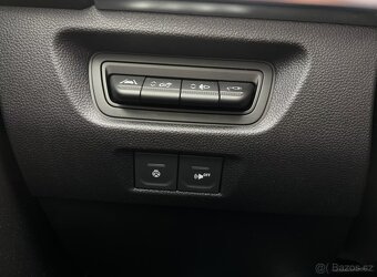 RENAULT ZOE R135, 52kWh, PLNÁ VÝBAVA, CCS, SOH 91% - 14