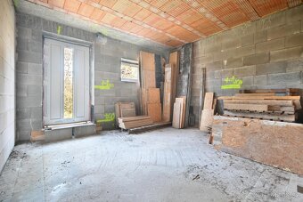 Prodej hrubé stavby 5+kk, zahrada 1272 m2, Praha východ - St - 14