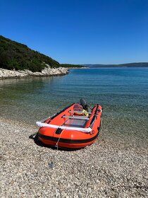 Člun Sailski A550 - 5,5m, kapacita až 12 osob, motor 30 HP - 14
