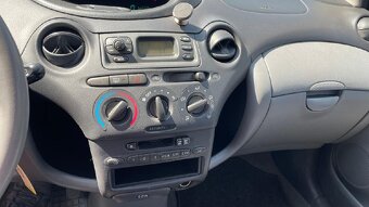 Toyota Yaris, 1.0 VVT- I 50KW, RV 7/2001 - 14