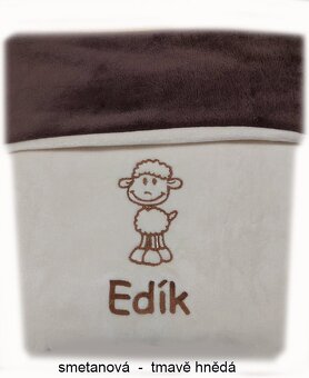 Deka s výšivkou jména na přání více barev - 14