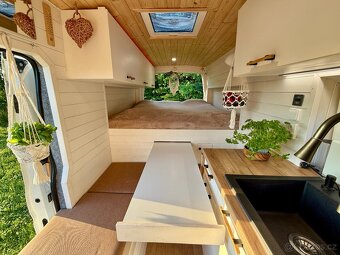 Obytná dodávka Ford Transit  r. v. 2018, odpočet DPH - 14