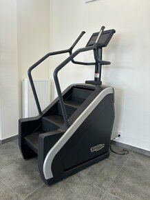 Technogym 1000LCD stepmill LIVE - schodový trenažer - 14