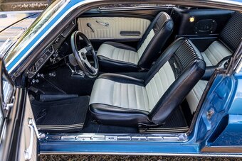 Ford Mustang Fastback - 14