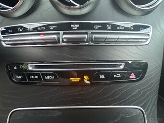 Mercedes GLC 220d 4M 9g 2016 ČR 1maj DPH VÝBAVA - 14