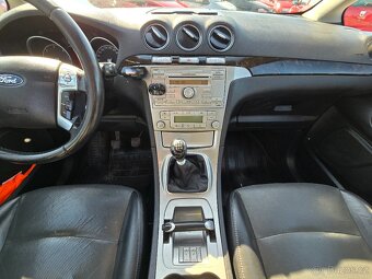Ford Galaxy 20 TDCi 103KW Ghia 7.místné - 14