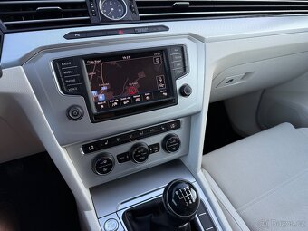 Passat b8 variant led navi top stav - 14