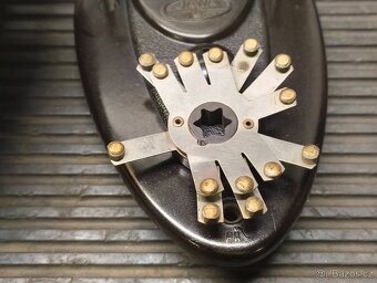 Spínací skříňka Jawa 250 pérák 11 350 18 Ogar 12 500 OHC - 14