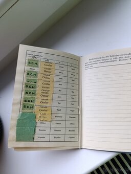 Staré německé doklady z války včetně razítek. - 14