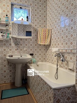 Dvougenerační RD s kanceláří, 2 x garáž, velká zahrada - Pra - 14