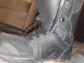 Snowboard s vázáním a botama - 14