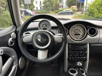 Mini Cooper One R50 1.6 85kW Najeto 105tis Klima ALU kola - 14