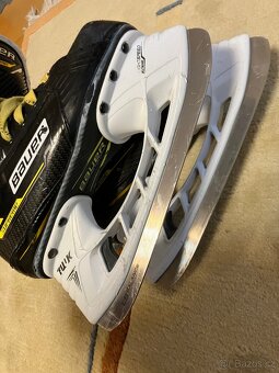 Dětské hokejove brusle Bauer Junior Supreme M4 - 14