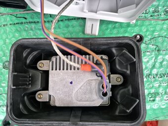 levý přední xenonový světlomet Škoda Octavia II - 14