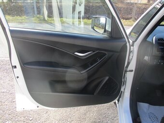HYUNDAI iX 20 - 1.6 i - 1.majitel, jen 48000 km - 14