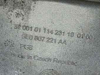 ŠKODA OCTAVIA 3 LIFT nárazník RS OST+4xPDC 5E0807221AA - 14