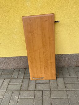 Kuchyňská deska, stůl, skříně a police - 14