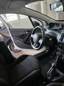 Peugeot 208 1.2 60kw benzín 2017 - 14