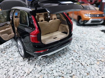 model auta 1:18 Volvo XC 90 čierna farba ,Paudi - 14