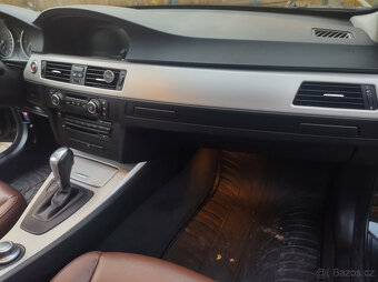 BMW 330XD automat 4x4 silný 170kW šestiválec prostorné kombi - 14