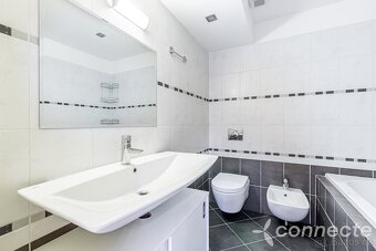 Výjimečný dvoupatrový loftový byt o rozloze 204 m s jedinečn - 14