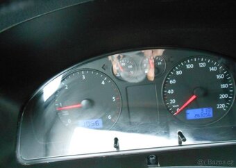 Volkswagen Multivan 1,9 TDI 92 kW 7Míst.Serviska nafta - 14