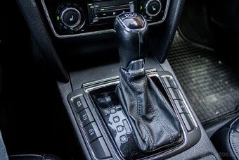 Škoda Superb Combi 2.0 TDI CR Elegance DSG - 14