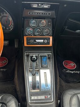 Chevrolet Corvette C3 Stingray 1976 malé zadní okno - 14