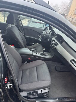 BMW E61 530D Manuál - 14