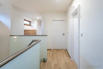 PRODEJ NADSTANDARDNÍHO RODINNÉHO DOMU 7+1  VE VRACOVĚ, 226 m - 14