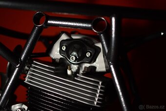 Unikátní stolek z motoru Ducati - 14