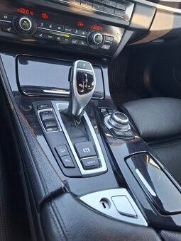 BMW 530xd  r.v. 2014, 190kW,  koupeno nové v ČR - 14