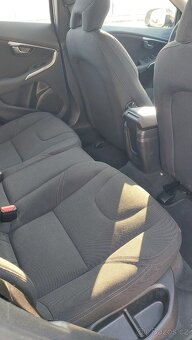 Volvo v40 - 14
