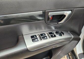 Hyundai Santa Fe 2.2-145kw-facelift-4x4-tažné - 14