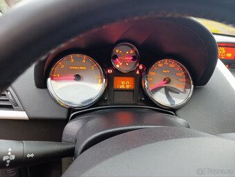 Peugeot 207, 1.4i, 54 kW, 2011 - 14