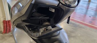 Skútr Honda 125PCX - 14